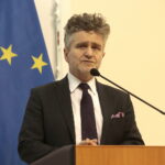 Spotkanie przedstawicieli Ministerstwa Cyfryzacji oraz Ministerstwa Spraw Wewnętrznych i Administracji z pracownikami świętokrzyskich samorządów odpowiedzialnymi za wydawanie e-dowodów osobistych. Na zdjęciu Krzysztof Słoń - senator RP / Marzena Mąkosa / Radio Kielce