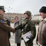 Przysięga wojskowa elewów szkolących się w Centrum Przygotowań do Misji Zagranicznych w Kielcach / Marzena Mąkosa / Radio Kielce