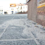 Piasek na chodnikach, ścieżkach rowerowych i ulicach / Marzena Mąkosa / Radio Kielce