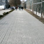 Piasek na chodnikach, ścieżkach rowerowych i ulicach / Marzena Mąkosa / Radio Kielce