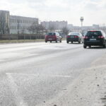 Piasek na chodnikach, ścieżkach rowerowych i ulicach / Marzena Mąkosa / Radio Kielce