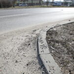 Piasek na chodnikach, ścieżkach rowerowych i ulicach / Marzena Mąkosa / Radio Kielce