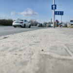 Piasek na chodnikach, ścieżkach rowerowych i ulicach / Marzena Mąkosa / Radio Kielce