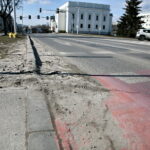 Piasek na chodnikach, ścieżkach rowerowych i ulicach / Marzena Mąkosa / Radio Kielce