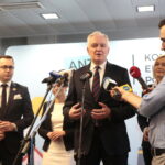 Briefing prasowy wicepremiera Jarosława Gowina oraz minister przedsiębiorczości i technologii Jadwigi Emilewicz. Na zdjęciu: wicepremier Jarosław Gowin / Marzena Mąkosa / Radio Kielce