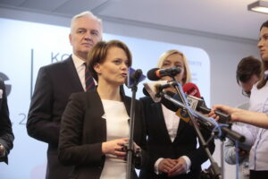 Briefing prasowy wicepremiera Jarosława Gowina oraz minister przedsiębiorczości i technologii Jadwigi Emilewicz. Na zdjęciu: Jadwiga Emilewicz - minister przedsiębiorczości i technologii / Marzena Mąkosa / Radio Kielce