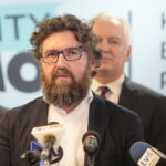 Briefing prasowy wicepremiera Jarosława Gowina oraz minister przedsiębiorczości i technologii Jadwigi Emilewicz. Na zdjęciu Piotr Woźny - pełnomocnik Prezesa Rady Ministrów do spraw programu „Czyste Powietrze” / Marzena Mąkosa / Radio Kielce