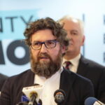 Briefing prasowy wicepremiera Jarosława Gowina oraz minister przedsiębiorczości i technologii Jadwigi Emilewicz. Na zdjęciu Piotr Woźny - pełnomocnik Prezesa Rady Ministrów do spraw programu „Czyste Powietrze” / Marzena Mąkosa / Radio Kielce