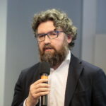 Briefing prasowy wicepremiera Jarosława Gowina oraz minister przedsiębiorczości i technologii Jadwigi Emilewicz. Na zdjęciu: Piotr Woźny - pełnomocnik Prezesa Rady Ministrów do spraw programu „Czyste Powietrze” / Marzena Mąkosa / Radio Kielce