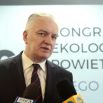 Briefing prasowy wicepremiera Jarosława Gowina oraz minister przedsiębiorczości i technologii Jadwigi Emilewicz. Na zdjęciu: wicepremier Jarosław Gowin / Marzena Mąkosa / Radio Kielce