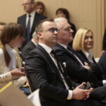 Konferencja dotycząca wsparcia dla przedsiębiorców z terenu świętokrzyskiego w ramach Funduszy Europejskich. Na zdjęciu (od lewej): Michał Cieślak - poseł Porozumienia, Jarosław Gowin - wicepremier, minister nauki i szkolnictwa wyższego, Renata Janik - wicemarszałek województwa świętokrzyskiego / Marzena Mąkosa / Radio Kielce