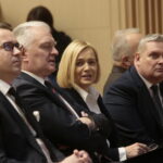 Konferencja dotycząca wsparcia dla przedsiębiorców z terenu świętokrzyskiego w ramach Funduszy Europejskich. Na zdjęciu (od lewej): Michał Cieślak - poseł Porozumienia, Jarosław Gowin - wicepremier, minister nauki i szkolnictwa wyższego, Renata Janik - wicemarszałek województwa świętokrzyskiego / Marzena Mąkosa / Radio Kielce