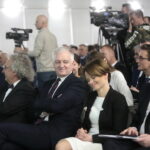 Oficjalne otwarcie I Kongresu Ekologii Powietrza w Targach Kielce. Na zdjęciu (od lewej): Bogdan Wenta - prezydent Kielc, Andrzej Mochoń - prezes Targów Kielce, wicepremier Jarosław Gowin, Jadwiga Emilewicz - minister przedsiębiorczości i technologii i Michał Cieślak - poseł Porozumienia / Marzena Mąkosa / Radio Kielce