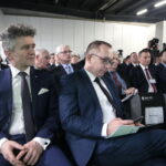 Oficjalne otwarcie I Kongresu Ekologii Powietrza w Targach Kielce. Krzysztof Słoń - senator PiS i Artur Gierada - poseł PO / Marzena Mąkosa / Radio Kielce