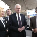 Oficjalne otwarcie I Kongresu Ekologii Powietrza w Targach Kielce. Na zdjęciu (od lewej): Renata Janik - wicemarszałek województwa świętokrzyskiego, wicepremier Jarosław Gowin / Marzena Mąkosa / Radio Kielce