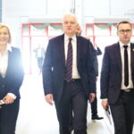 Oficjalne otwarcie I Kongresu Ekologii Powietrza w Targach Kielce. Na zdjęciu (od lewej): Renata Janik - wicemarszałek województwa świętokrzyskiego, Jarosław Gowin - wicepremier, Michał Cieślak - poseł Porozumienia / Marzena Mąkosa / Radio Kielce