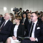 Oficjalne otwarcie I Kongresu Ekologii Powietrza w Targach Kielce. Na zdjęciu (od lewej): Jarosław Gowin - wicepremier, Jadwiga Emilewicz - minister przedsiębiorczości i technologii i Michał Cieślak - poseł Porozumienia / Marzena Mąkosa / Radio Kielce