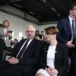 Oficjalne otwarcie I Kongresu Ekologii Powietrza w Targach Kielce. Na zdjęciu (od lewej): Jarosław Gowin - wicepremier i  Jadwiga Emilewicz - minister przedsiębiorczości i technologii / Marzena Mąkosa / Radio Kielce