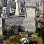 Nagrobek opatowskiego lekarza Celestyna Malhomme'a / Emilia Sitarska / Radio Kielce