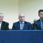 Baćkowice. Spotkanie ministra rolnictwa Jana Krzysztofa Ardanowskiego z rolnikami powiatu opatowskiego. Na zdjęciu (od lewej): Marian Partyka - wójt Baćkowic, Tomasz Staniek - starosta opatowski, Bartłomiej Dorywalski - wicewojewoda świętokrzyski / Emilia Sitarska / Radio Kielce