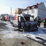 Akcja gaśnicza pożaru samochodu dostawczego / Emilia Sitarska / Radio Kielce