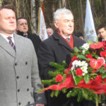 Skarżysko-Kamienna. 79. rocznica mordu na osiedlu Bór. Na zdjęciu: Dominik Tarczyński - poseł PiS, Andrzej Bętkowski - marszałek województwa świętokrzyskiego / Anna Głąb / Radio Kielce