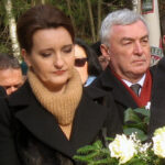 Skarżysko-Kamienna. 79. rocznica mordu na osiedlu Bór. Na zdjęciu: Marzena Okła-Drewnowicz - poseł PO i Andrzej Bętkowski - marszałek województwa świętokrzyskiego / Anna Głąb / Radio Kielce