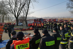 Sandomierz. Szkolenie strażaków na nadwiślańskim bulwarze / Grażyna Szlęzak-Wójcik / Radio Kielce