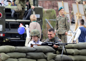 9.7.2016 Kielce. Drugi dzień pikniku na placu Wolności. W całym kraju odbywają się prezentacje sprzętu wojskowego, a okazją jest trwający w Warszawie szczyt NATO. / Wojciech Habdas / Radio Kielce