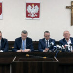 Konferencja prasowa dotycząca reorganizacji w Urzędzie Miasta Kielce. Na zdjęciu (od lewej): Paweł Gągorowski - pełnomocnik prezydenta Kielc, Bogdan Wenta - prezydent Kielce, Arkadiusz Kubiec - zastępca prezydenta Kielc, Leszek Papaj - pełnomocnik prezydenta Kielc / Marzena Mąkosa / Radio Kielce