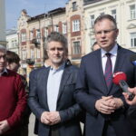 Kielce. Konferencja PiS. Na zdjęciu (od lewej): marszałek Andrzej Bętkowski, senator Krzysztof Słoń, poseł Arkadiusz Mularczyk i poseł Krzysztof Lipiec / Marzena Mąkosa / Radio Kielce