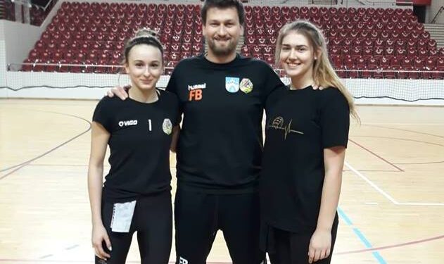 Trener KSZO František Bočkay z Magdaleną Surdy i Oliwią Błaszczyk / Facebook / KSZO Ostrowiec