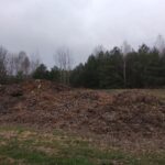 Działka w gminie Raków, w której były zakopywane odpady / KWP Kielce