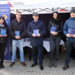 Włoszczowa. Akcja informacyjna dotycząca rządowych programów #Nowa Piątka / Ewa Pociejowska-Gawęda / Radio Kielce