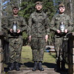 Żołnierze 10. Świętokrzyskiej Brygady Obrony Terytorialnej porządkowali na Wykusie mogiłę swojego patrona majora Eugeniusza Kaszyńskiego „Nurta” / 10. Świętokrzyska Brygady Obrony Terytorialnej