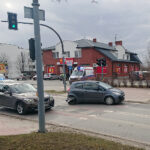 Zderzenie dwóch samochodów osobowych na ulicy Klonowej w Kielcach / Karol Żak / Radio Kielce