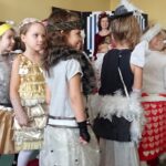 Kielce. II Międzyprzedszkolny Konkurs Ekologiczno-Patriotyczny, odbywający się pod hasłem „EKO-MANIACY, czyli Dama i Dżentelmen w Niepodległej Polsce” / Wodociągi Kieleckie