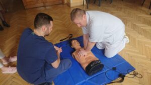 Szkolenie z zakresu udzielania pierwszej pomocy prowadzone w Wojewódzkim Szpitalu Zespolonym w Kielcach / Iwona Murawska / Radio Kielce