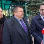 Na zdjęciu (od lewej): Dariusz Kisiel - radny Rady Miasta Kielce, Tomasz Kuśnierek - zastępca dyrektora ARiMR Kielce i poseł Michał Cieślak - Porozumienie / Michał Kita / Radio Kielce