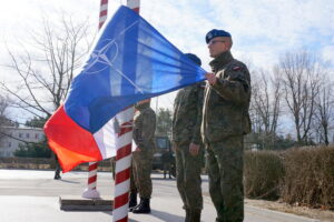 Przygotowania do pikniku pod hasłem „20 lat Polski w NATO” / Monika Miller / Radio Kielce