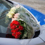 Świętokrzyscy policjanci rozdawali Paniom róże z okazji Dnia Kobiet / Monika Miller / Radio Kielce