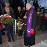 Uroczystości Narodowego Dnia Pamięci Żołnierzy Wyklętych. Modlitwę za żołnierzy prowadzi ks. Jerzy Dąbek / Grażyna Szlęzak-Wójcik / Radio Kielce