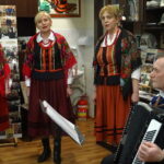 Koncert zespołu „Ziemia Mirzecka” w ramach „Spotkań z ciekawymi ludźmi” / Anna Głąb / Radio Kielce