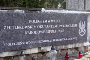 Pomnik na Górze Baranowskiej z nową tablicą / Anna Głąb / Radio Kielce