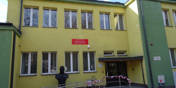 Skarżysko. Otwarcie „Centrum Seniora” – Domu Pomocy Społecznej i mieszkań chronionych / Anna Głąb / Radio Kielce