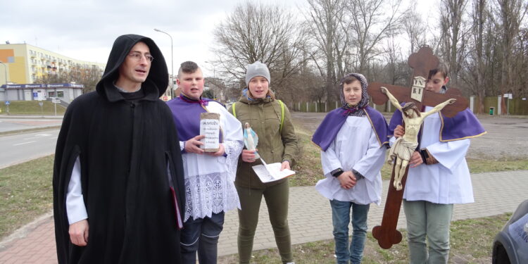 Cysterska grupa ewangelizacyjna, pierwszy z lewej ojciec Benedykt / Anna Głąb / Radio Kielce