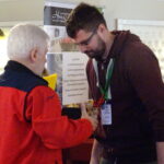 48. Ogólnopolski Zjazd Przewodników Świętokrzyskich. Na zdjęciu odznaczony złotą odznaką PTTK Ryszard Czarnecki / Anna Głąb / Radio Kielce