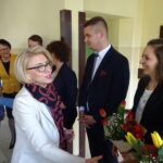 Wiceminister edukacji Marzena Machałek odwiedziła Zespół Szkół Ponadgimnazjalnych nr 2 w Jędrzejowie. Na zdjęciu Agata Wojtyszek- wojewoda świętokrzyski oraz wiceminister edukacji Marzena Machałek / Ewa Pociejowska-Gawęda / Radio Kielce