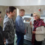 Wiceminister edukacji Marzena Machałek odwiedziła Zespół Szkół Ponadgimnazjalnych nr 2 w Jędrzejowie. / Ewa Pociejowska-Gawęda / Radio Kielce