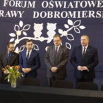 I Forum Oświatowe „Murawy Dobromierskie”. Czwarty z lewej: inister Jan Józef Kasprzyk, szef Urzędu do Spraw Kombatantów i Osób Represjonowanych / Mateusz Kaczmarczyk / Radio Kielce